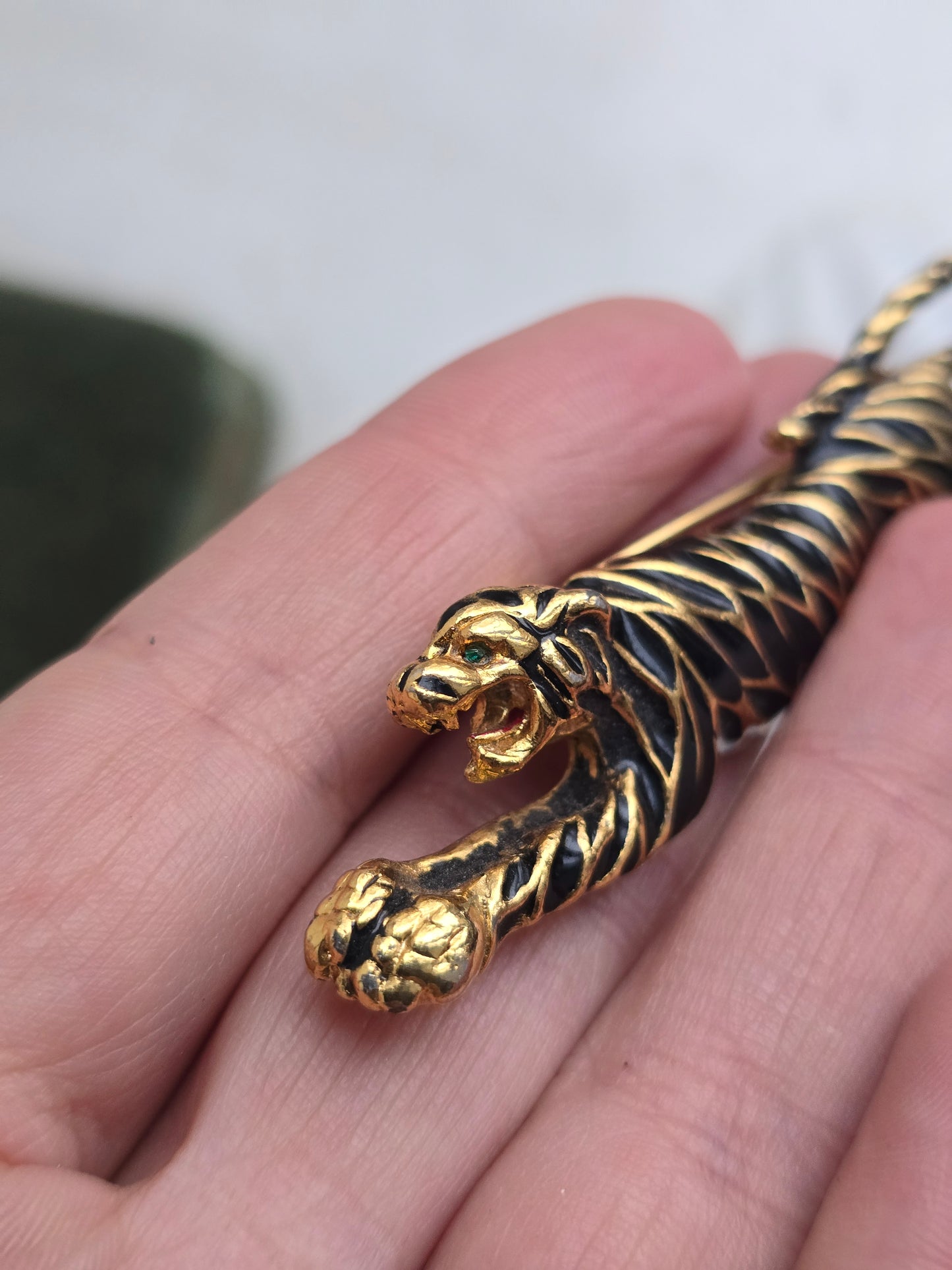 Vintažinė Sphinx sagė tigras dengtas emale