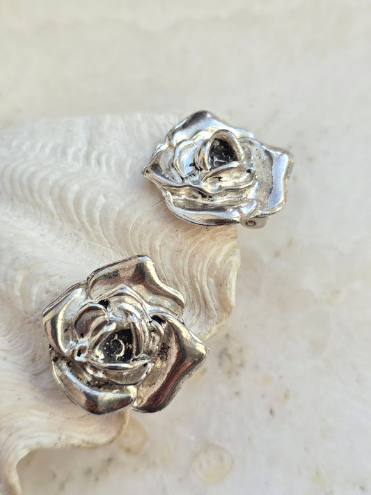 Sidabro spalvos auskarai rožės