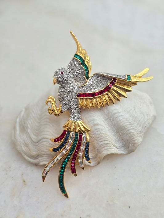 Vintažinė aukso spalvos sagė su žėrinčiais stiklo kristalais papūga