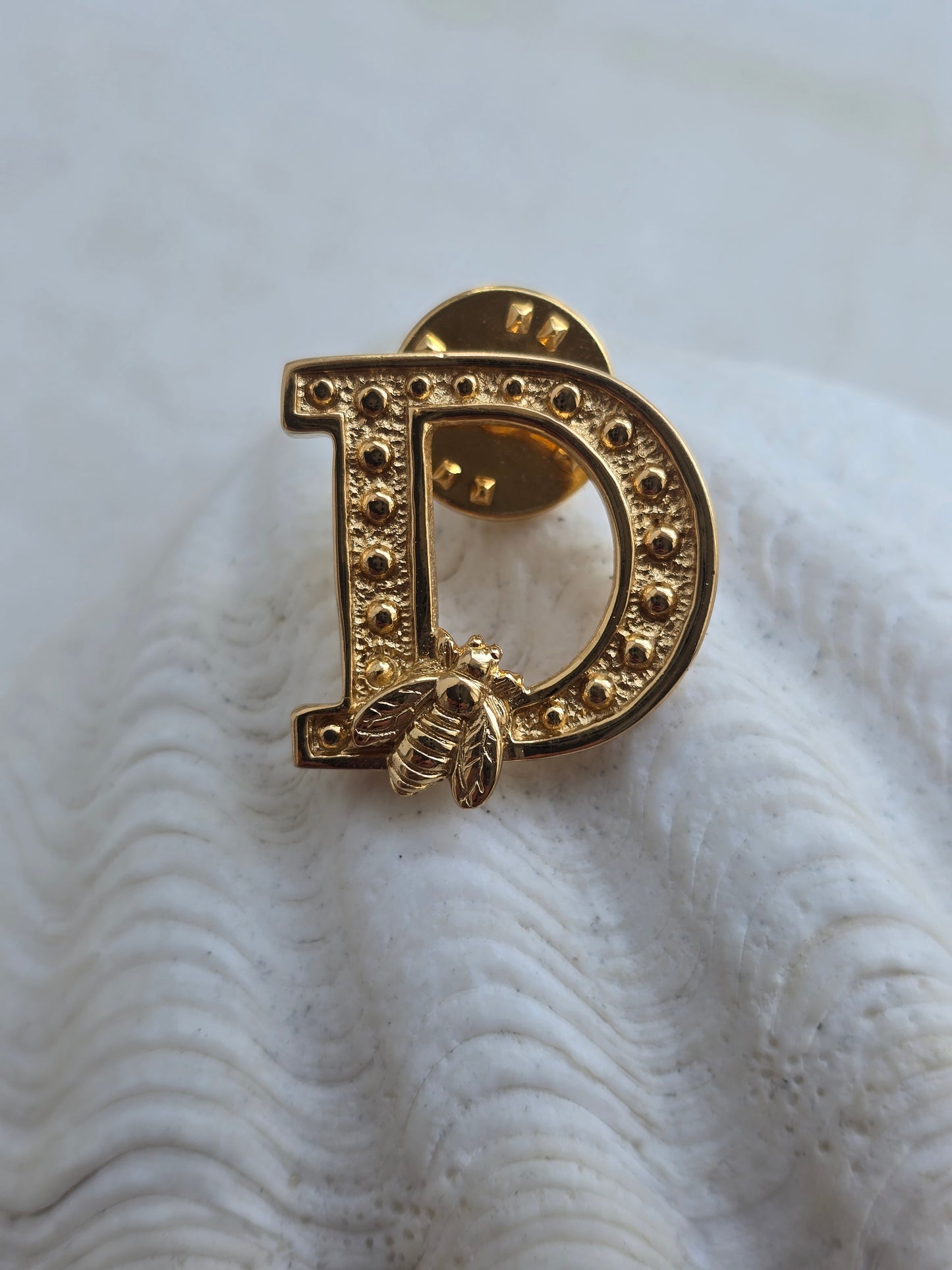 Vintažinė Christian Dior mini sagė raidė D