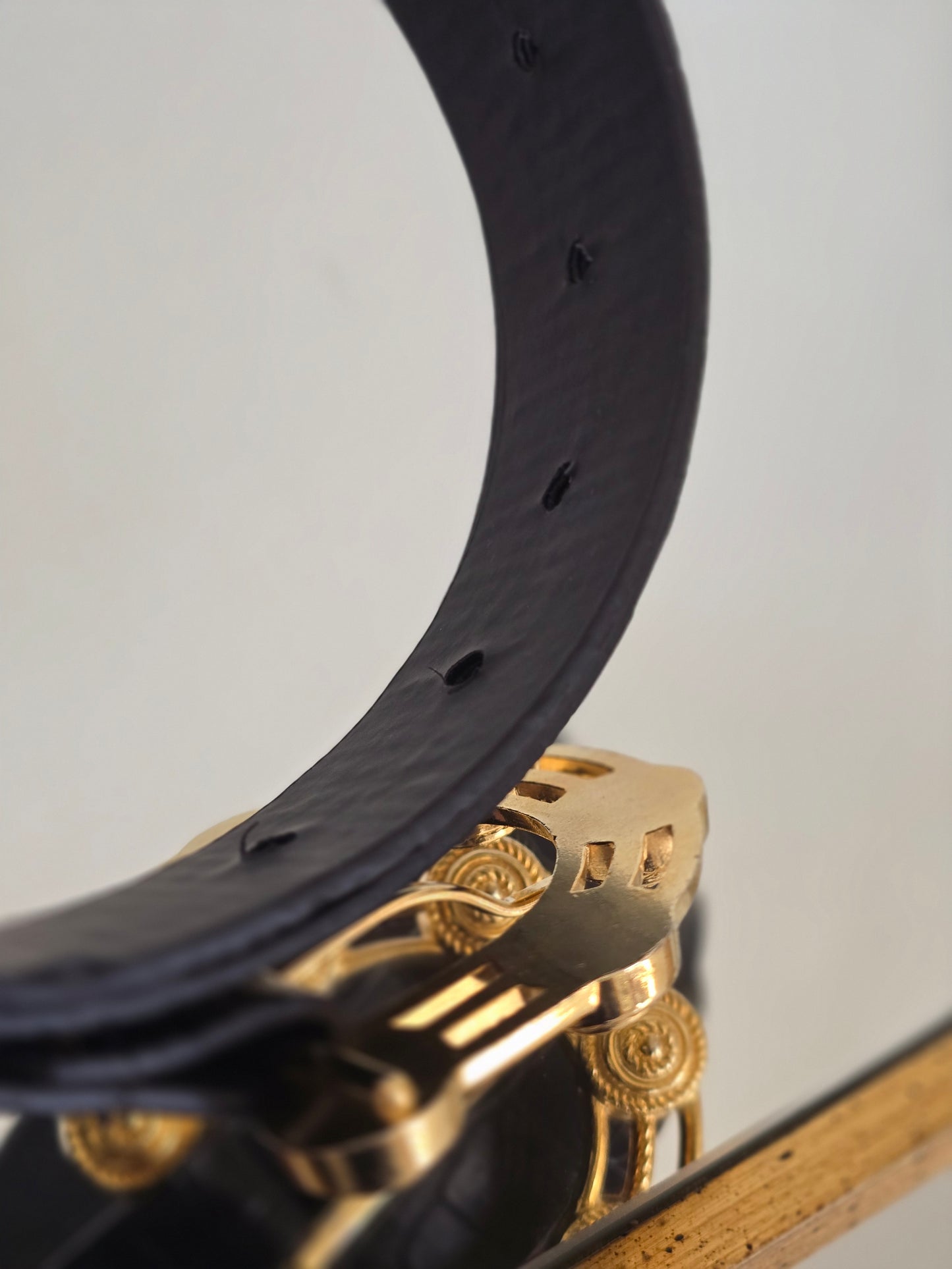 Dirbtinės odos diržas su vintažine sagtim