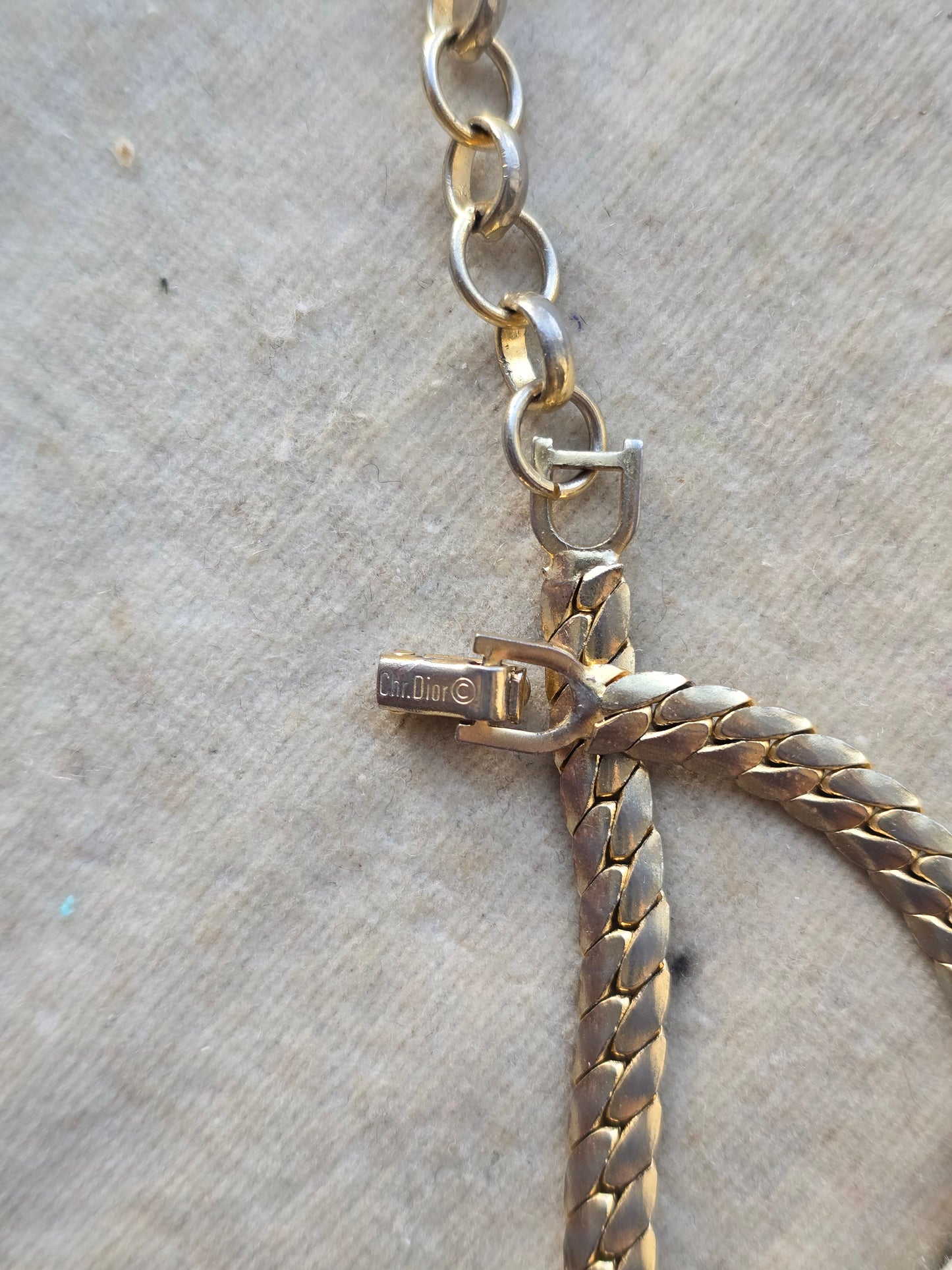 Vintažinis Christian Dior kaklo papuošalas su akriliniu perlu