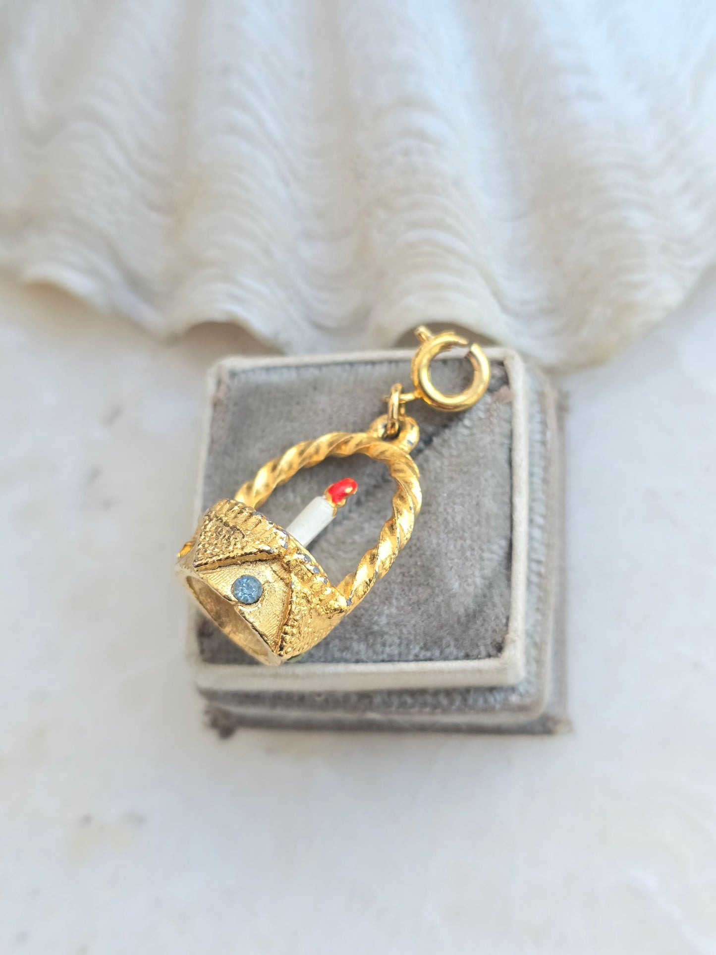 Vintažinis MONET pakabukas žvakė