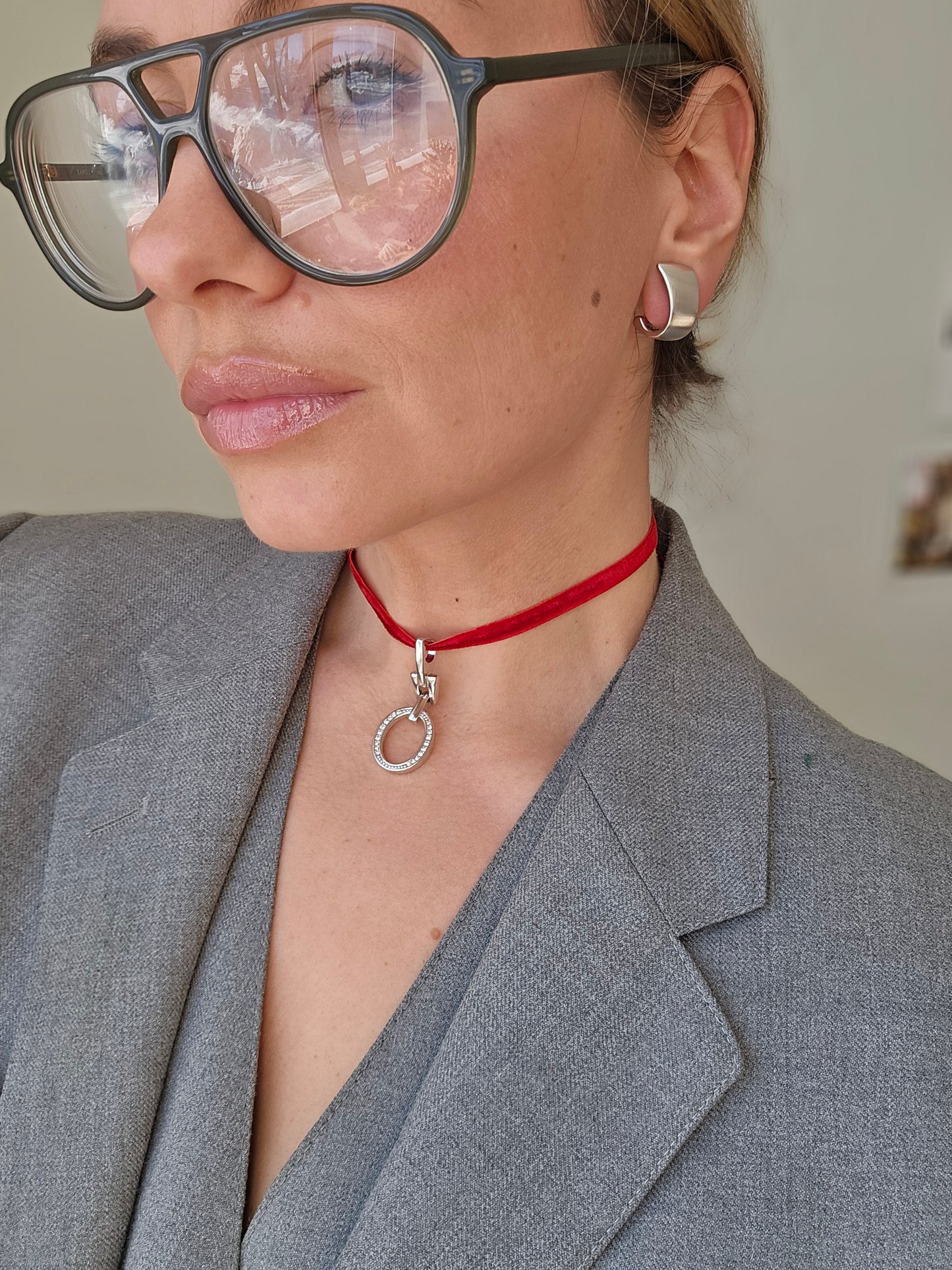 Rodžiuotas PIERRE LANG kaklo papuošalas