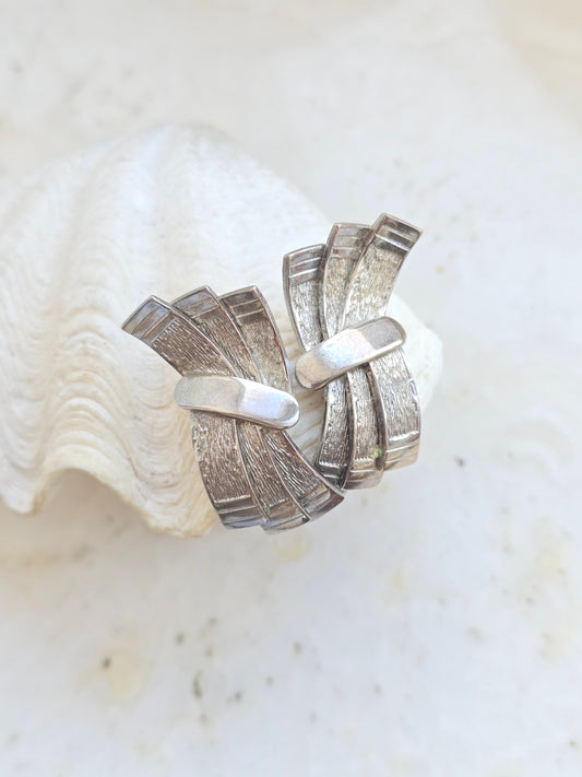 Vintažiniai sidabro spalvos klipsai bantukai