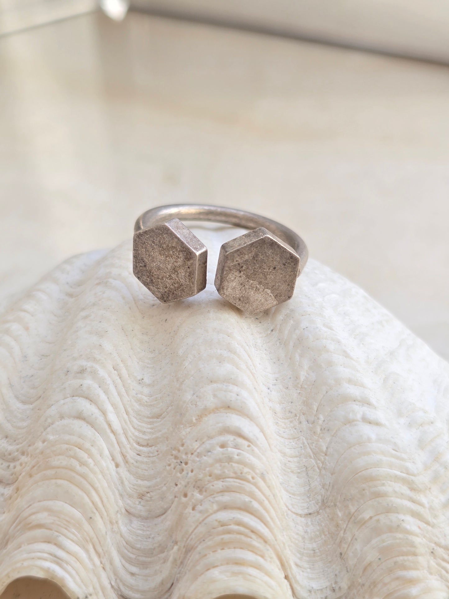 Matinio sidabro spalvos žiedas