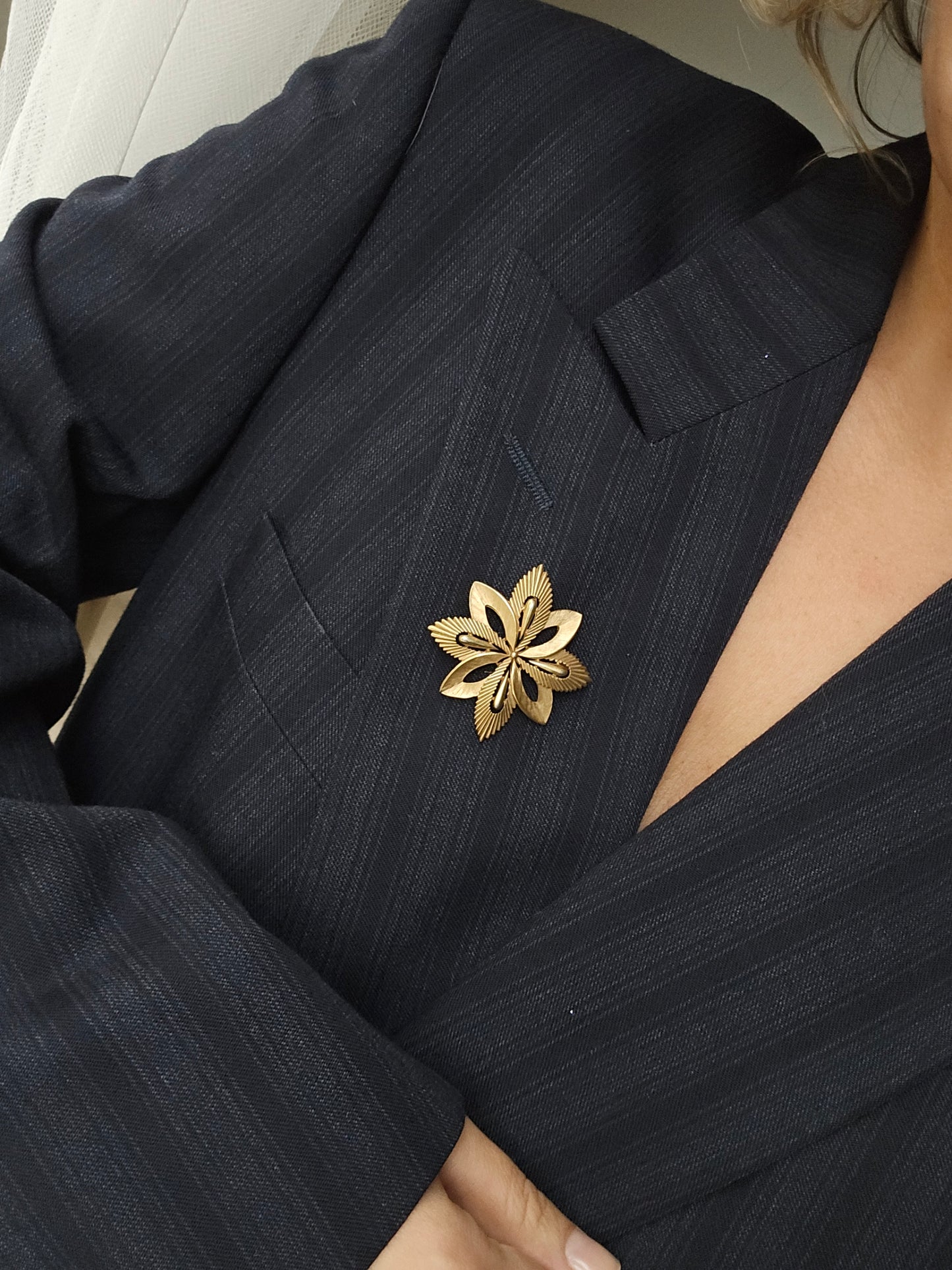 Vintažinė paauksuota TRIFARI sagė