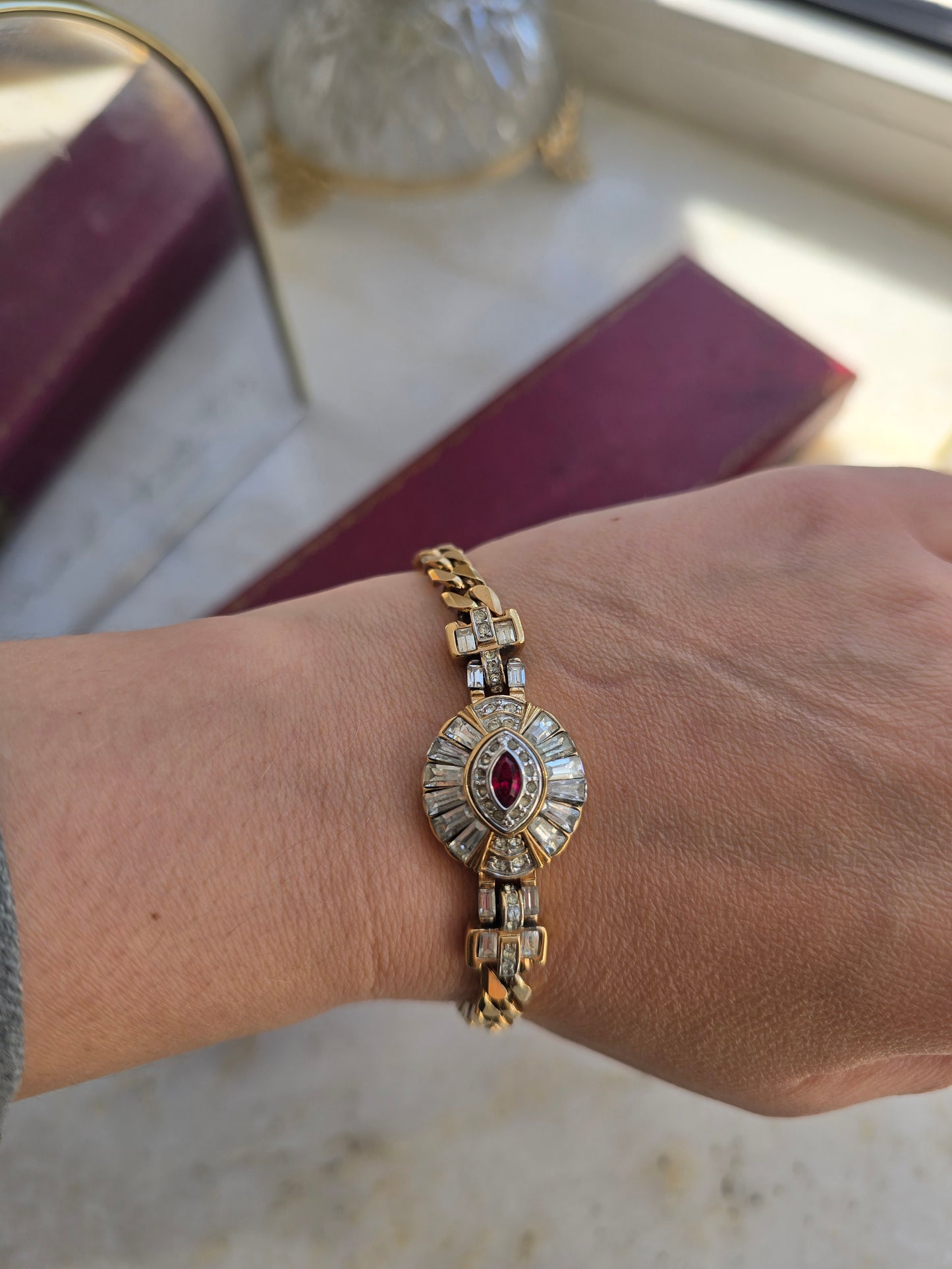 Vintažinė paauksuota NINA RICCI apyrankė