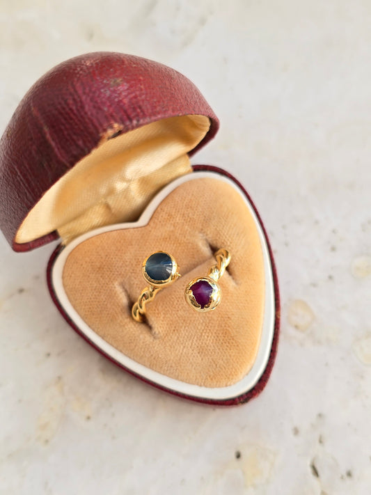 Aukso spalvos žiedas su agato akmenukais