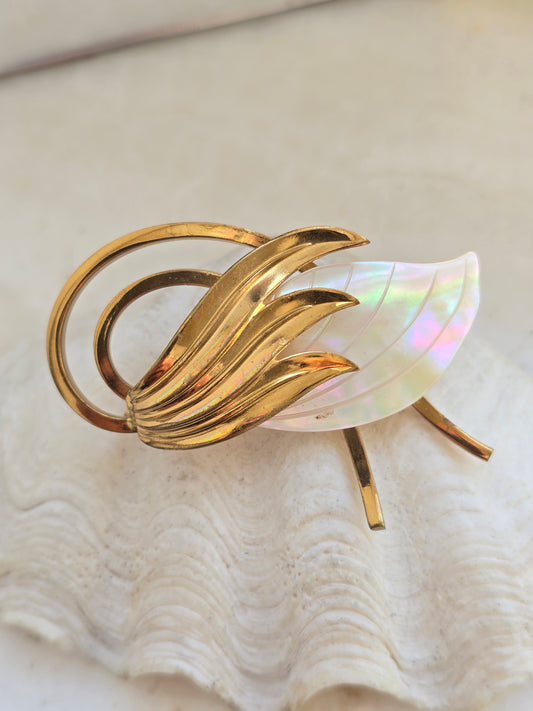 Vintažinė sagė su kriauklės perlamutru