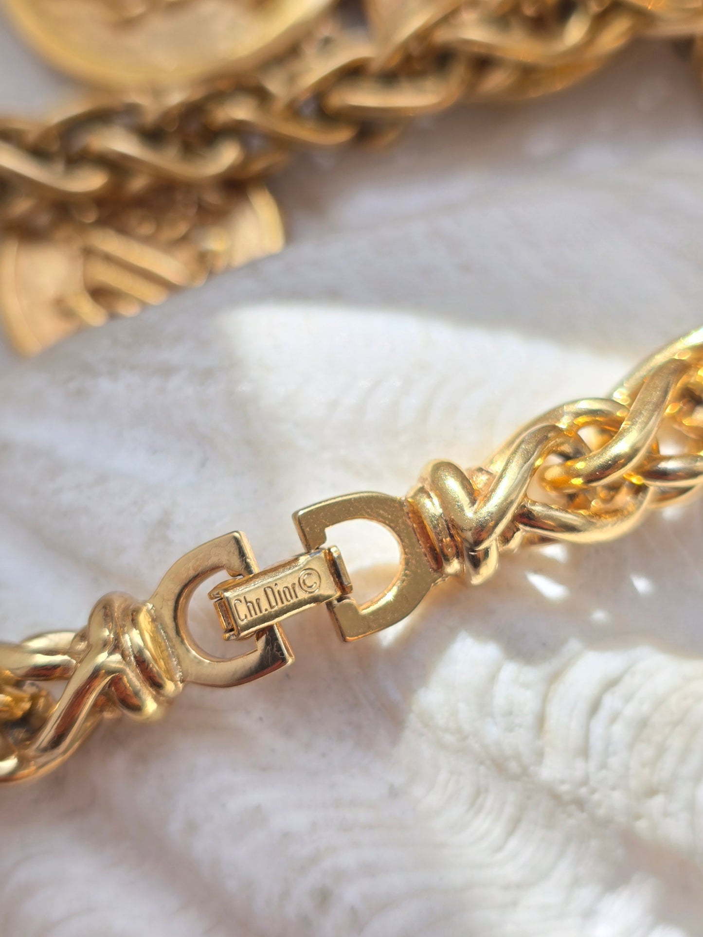 Vintažinis 80tų m. CHRISTIAN DIOR kaklo papuošalas originaliame maišelyje