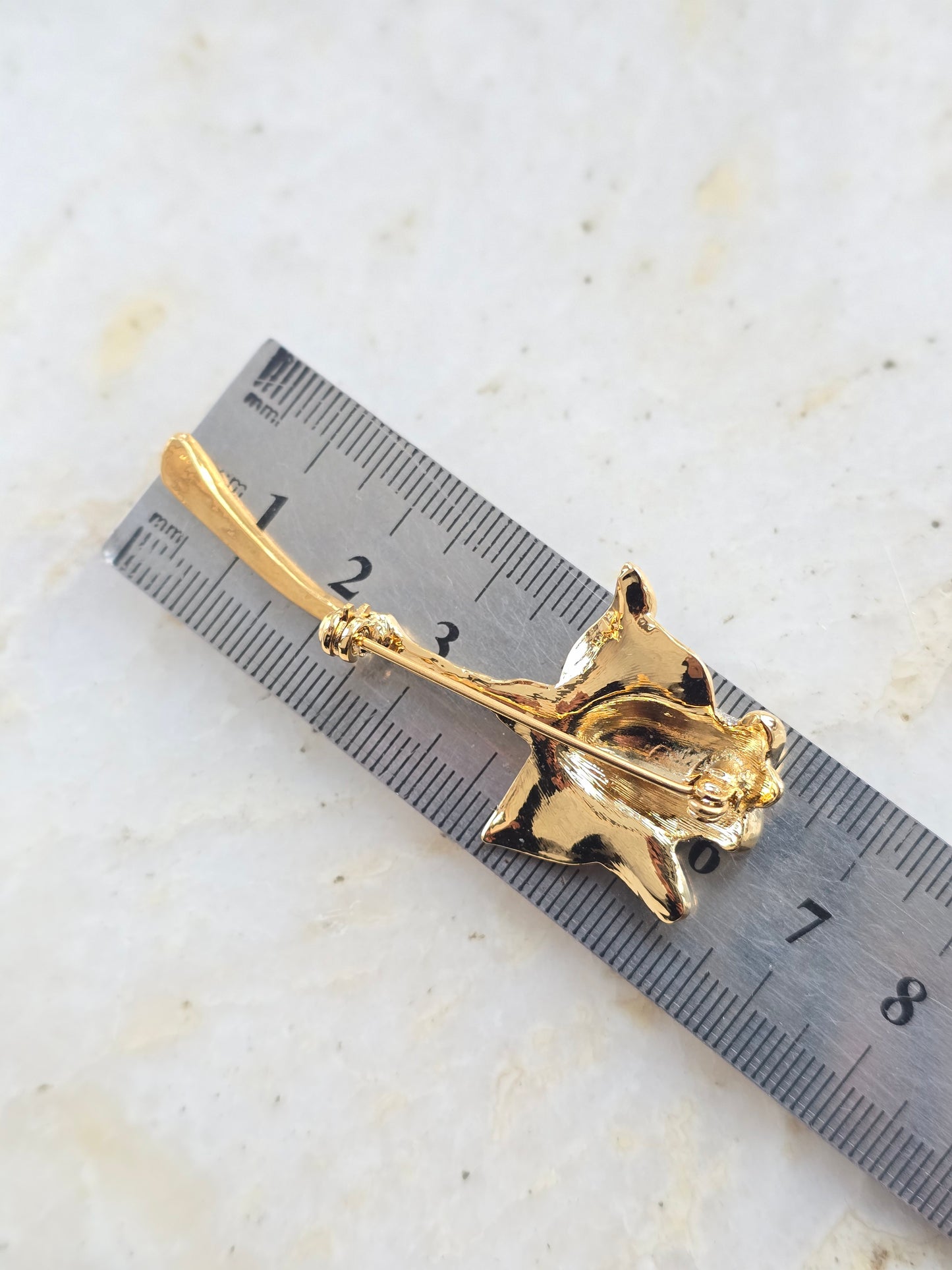 Ausko spalvos sagė rožė