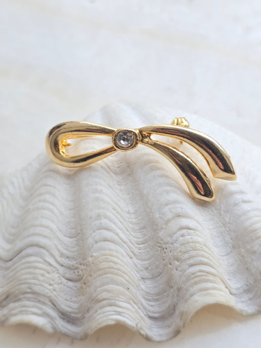 Vintažinė aukso spalvos sagė bantukas