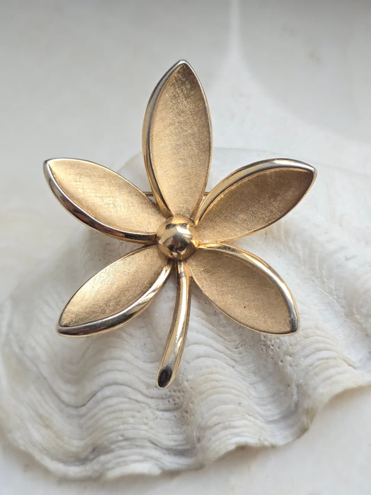 Vintažinė TRIFARI sagė