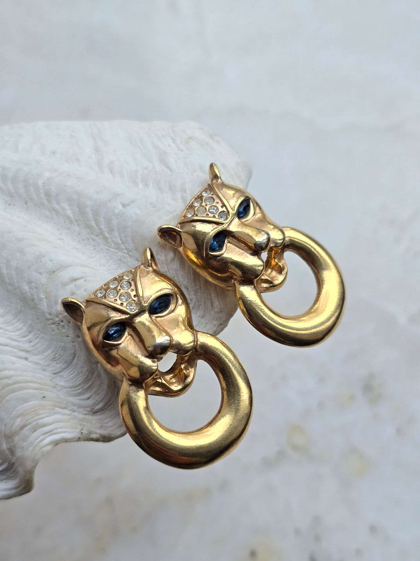 Vintažiniai aukso spalvos "door knob" stiliaus klipsai panteros