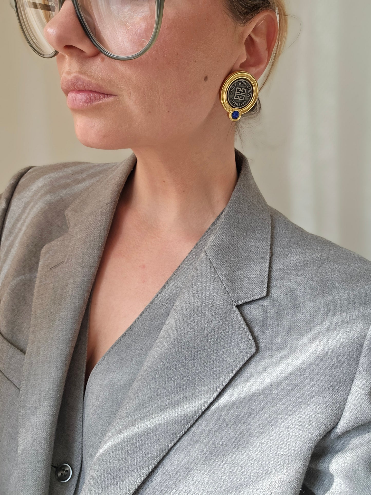 Vintažiniai GIVENCHY aukso spalvos klipsai su lazurito akmenuku