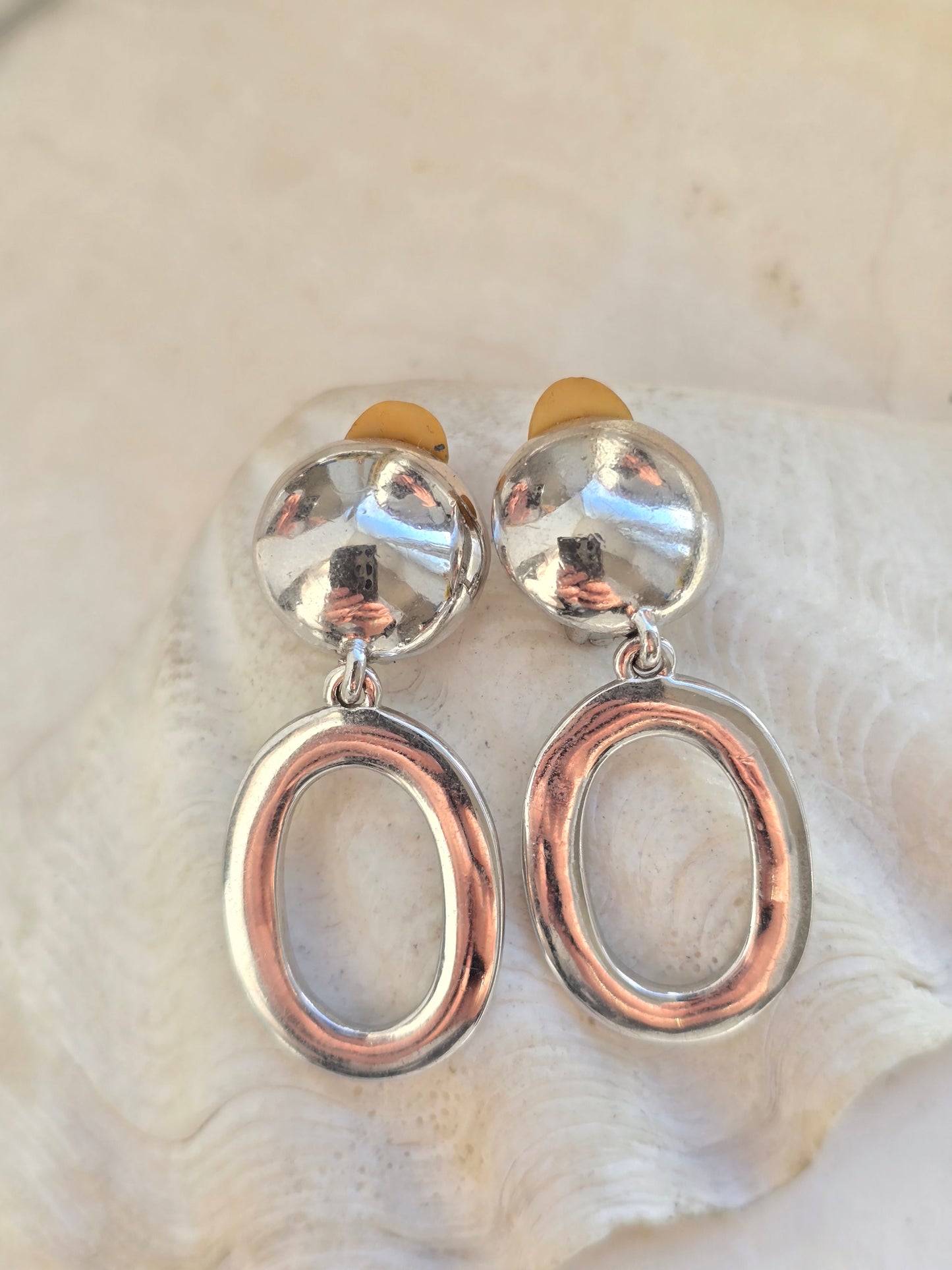 Sidabro spalvos klipsai