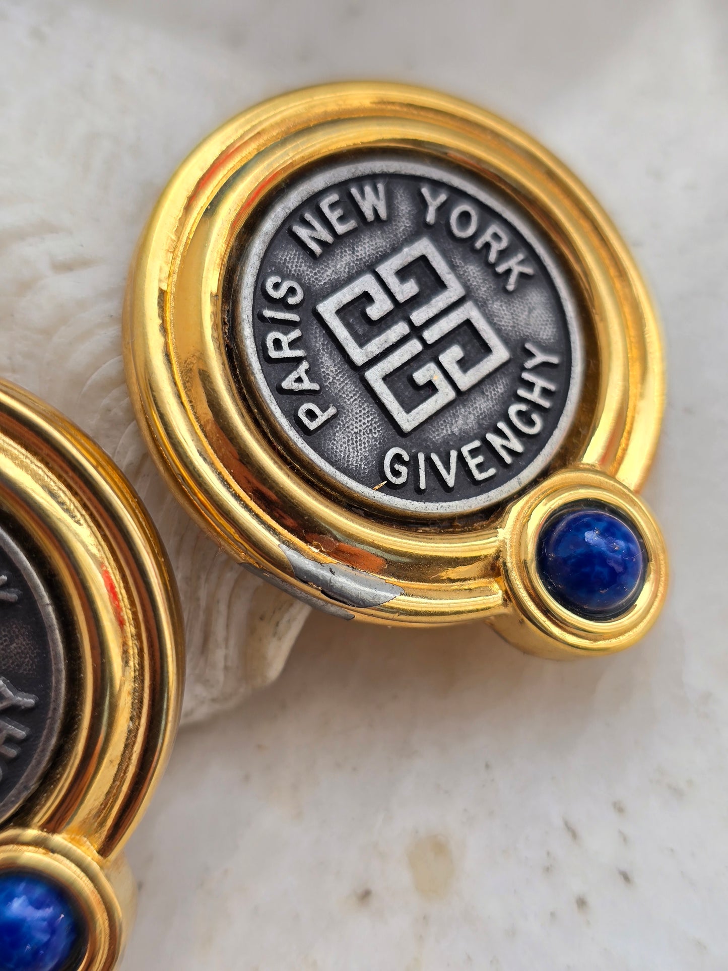 Vintažiniai GIVENCHY aukso spalvos klipsai su lazurito akmenuku