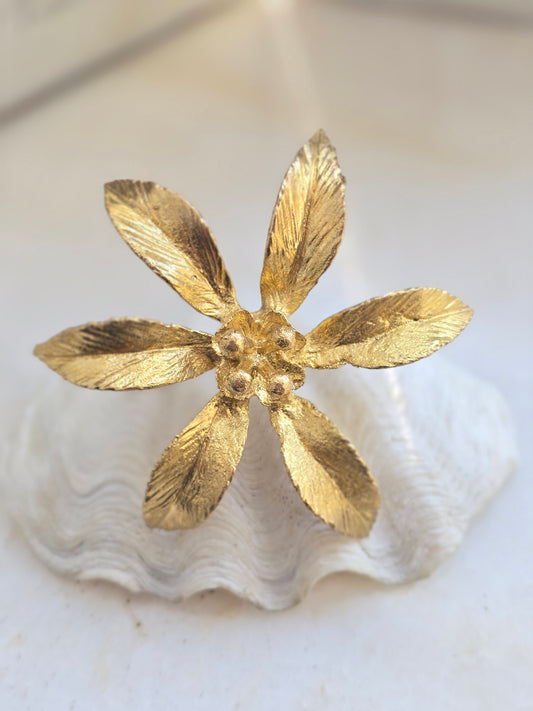 Masyvi žalvario spalvos sagė smeigtukas gėlė