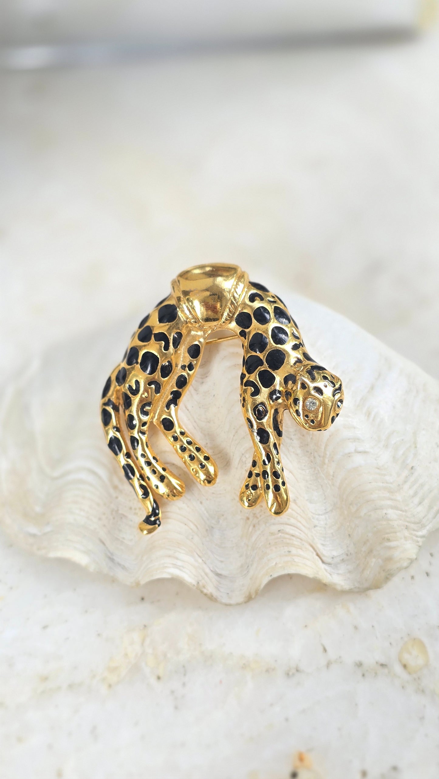 Vintažinė aukso spalvos sagė/kaklo papuošalas leopardas