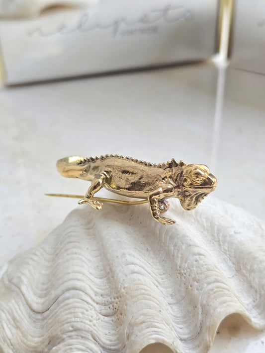 Aukso spalvos sagė smeigtukas iguana