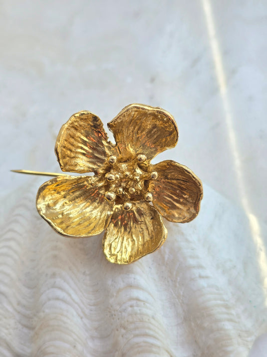 Žalvario spalvos sagė smeigtukas gėlė