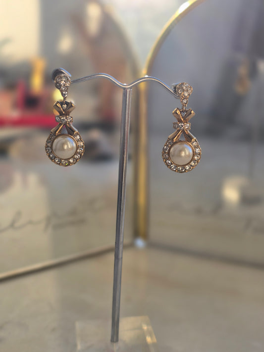 Vintažiniai paauksuoti ATWOOD & SAWYER auskaraisu perlo imitacijos kabošonu