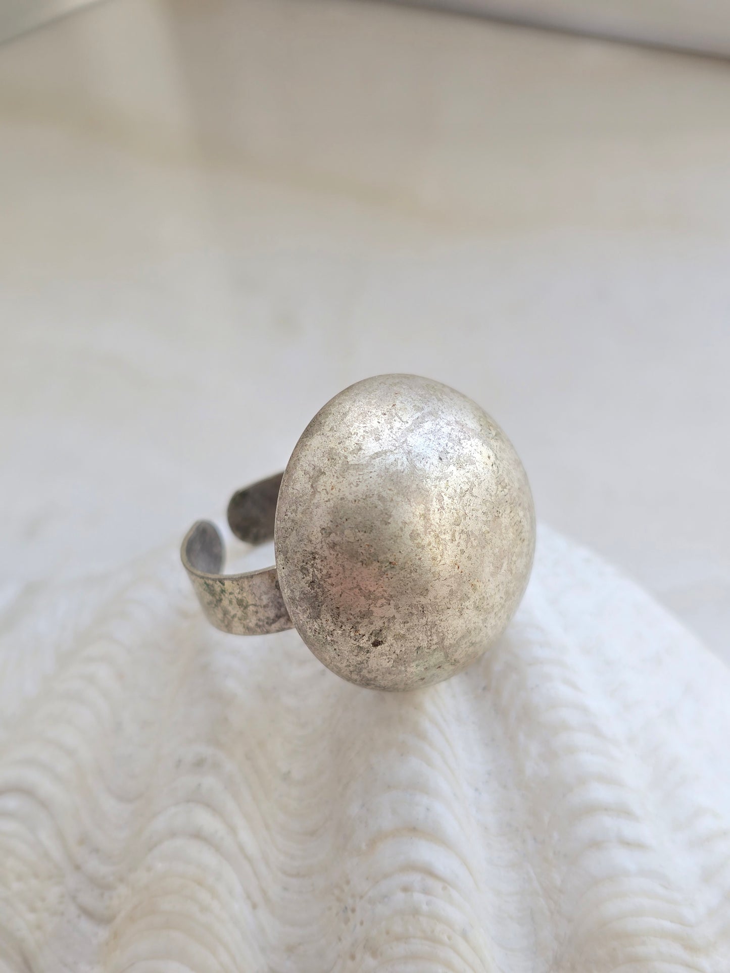 Matinio sidabro spalvos apvalus žiedas MINI