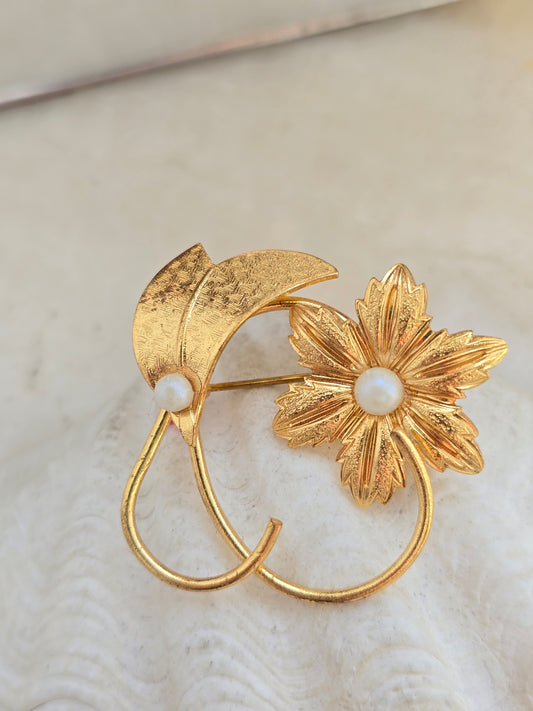 Vintažinė aukso spalvos sagė gėlė