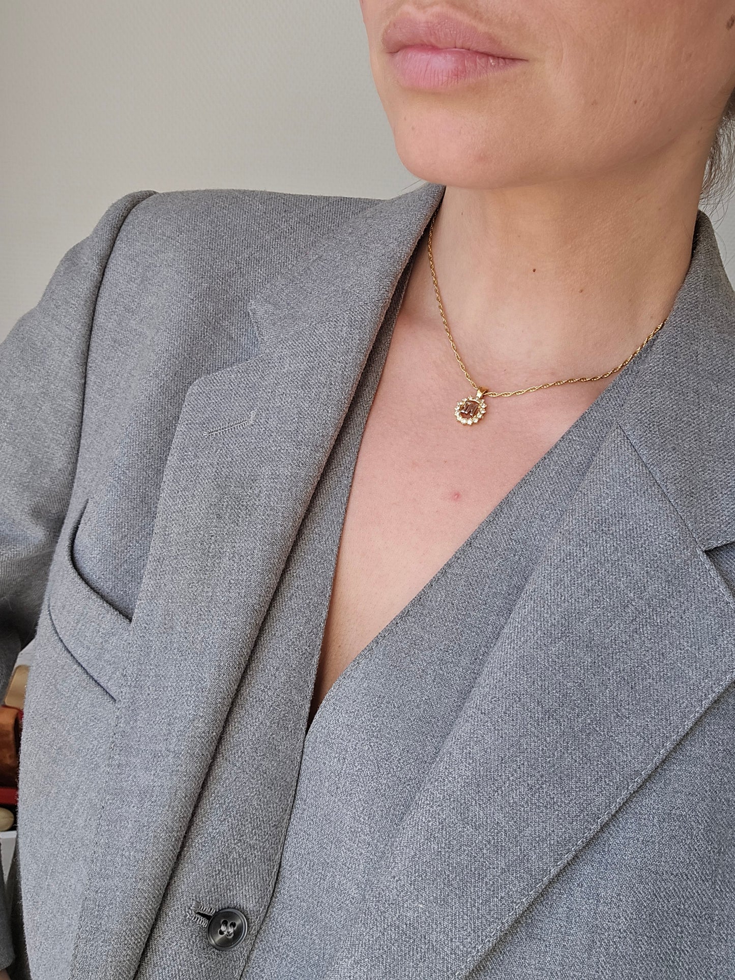 Vintažinis paauksuotas Nina Ricci kaklo papuošalas