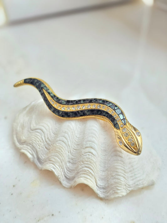 Vintažinė gyvatės formos sagė