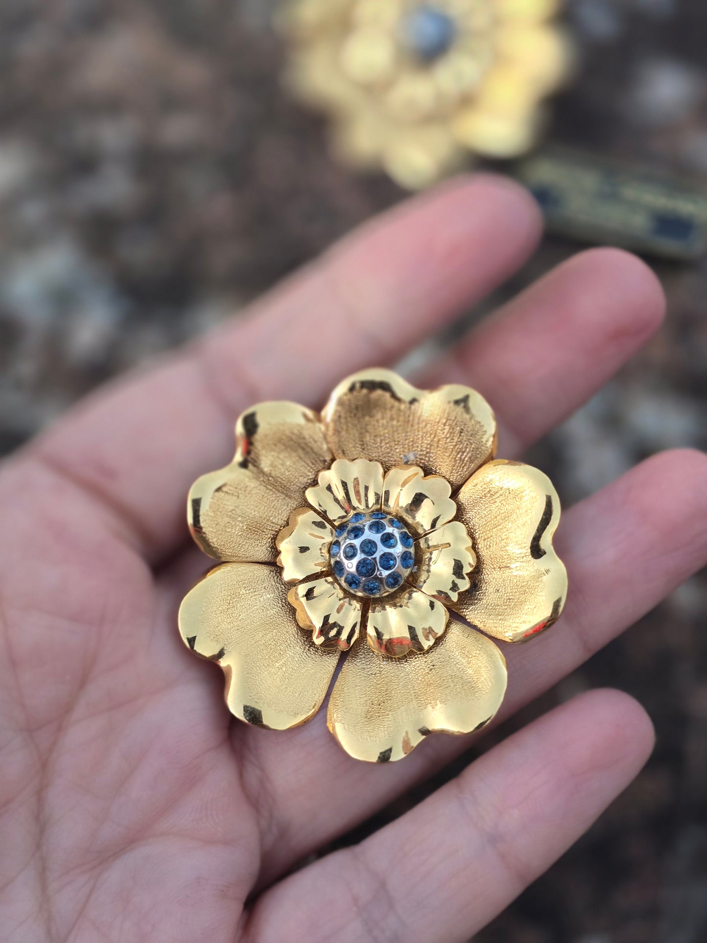 Vintažiniai masyvūs 80tų m. CASCIO BIJOUX (Florencija) klipsai gėlės