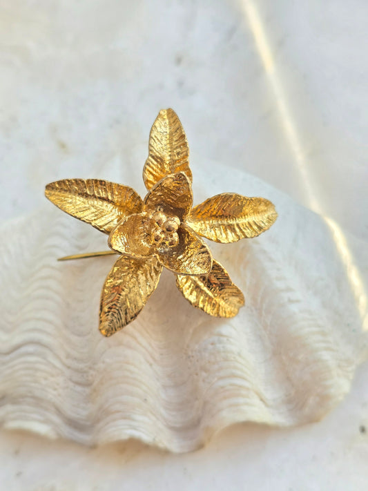 Žalvario spalvos sagė smeigtukas gėlė