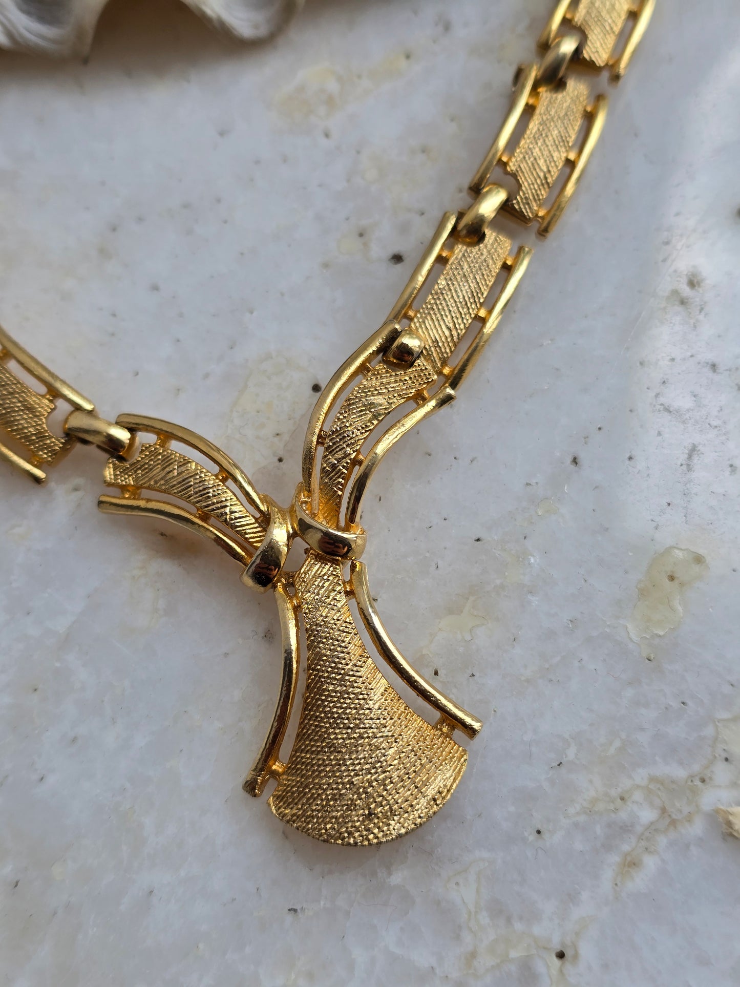 Vintažinis Jewelcraft aukso spalvos kaklo papuošalas