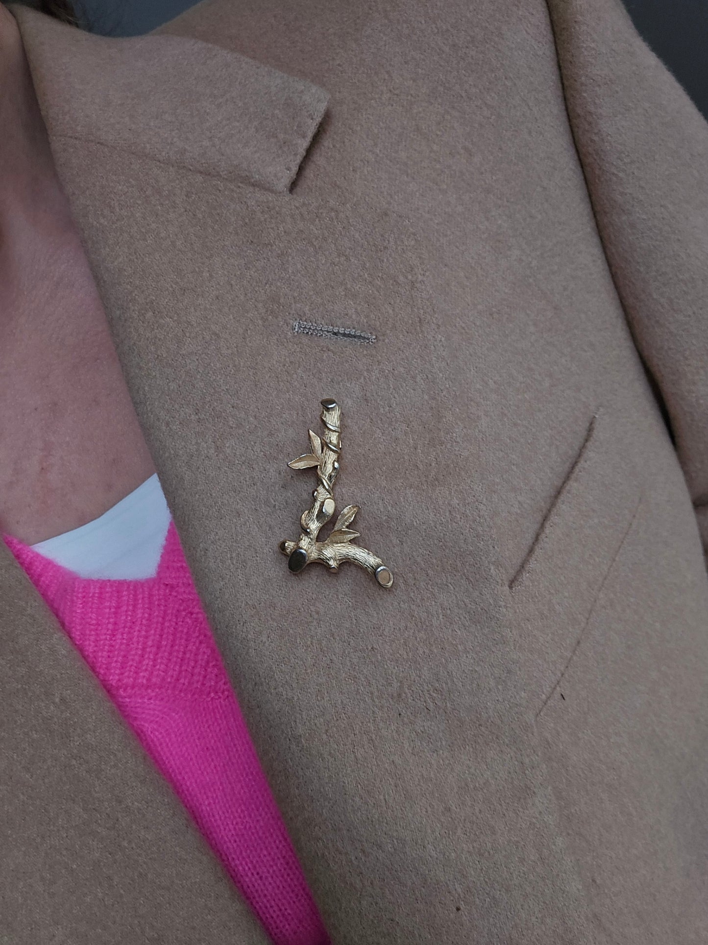 Vintažinė Sarah Coventry sagė raidė L