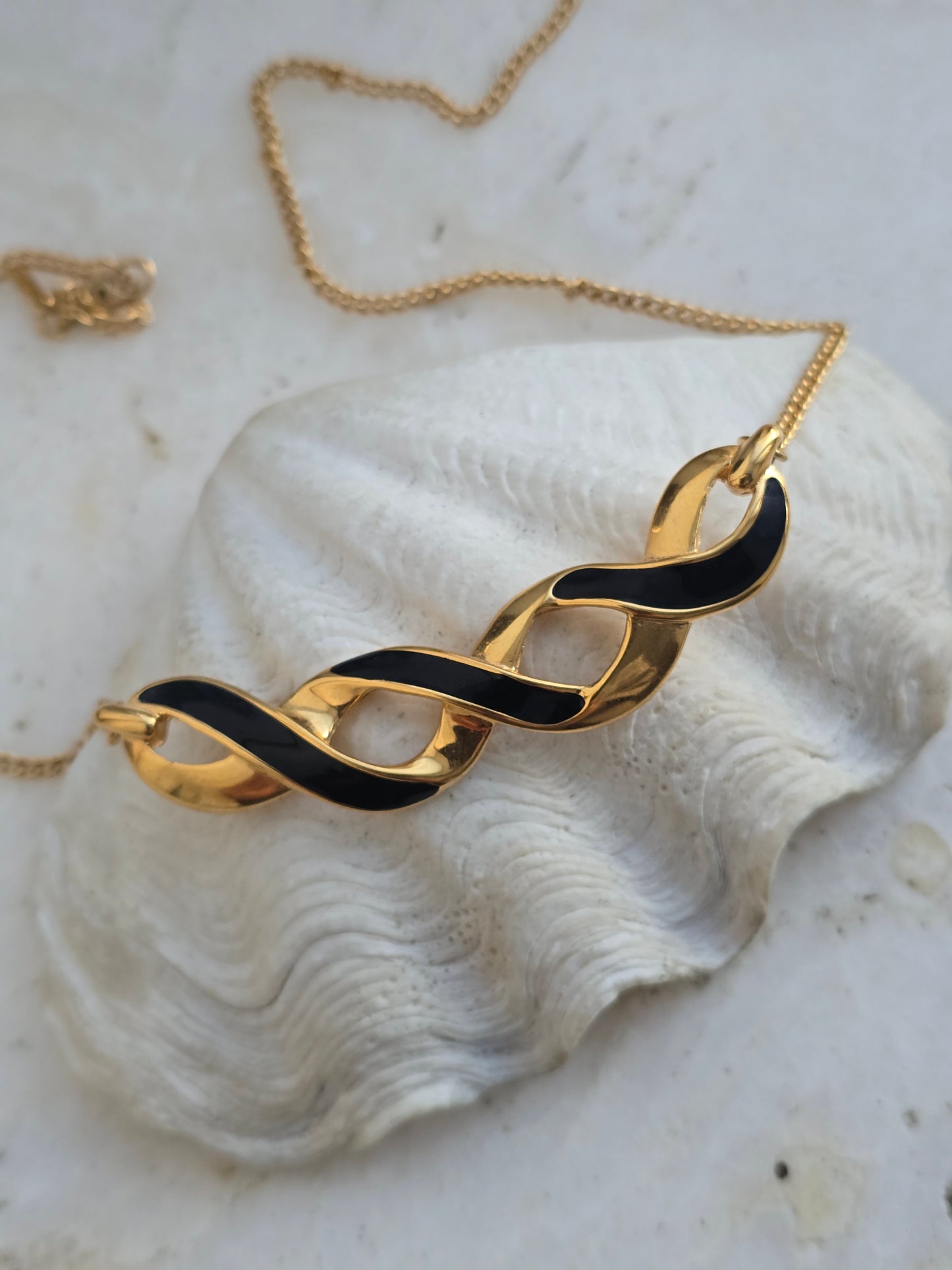 Vintažinis MONET kaklo papuošalas su emale