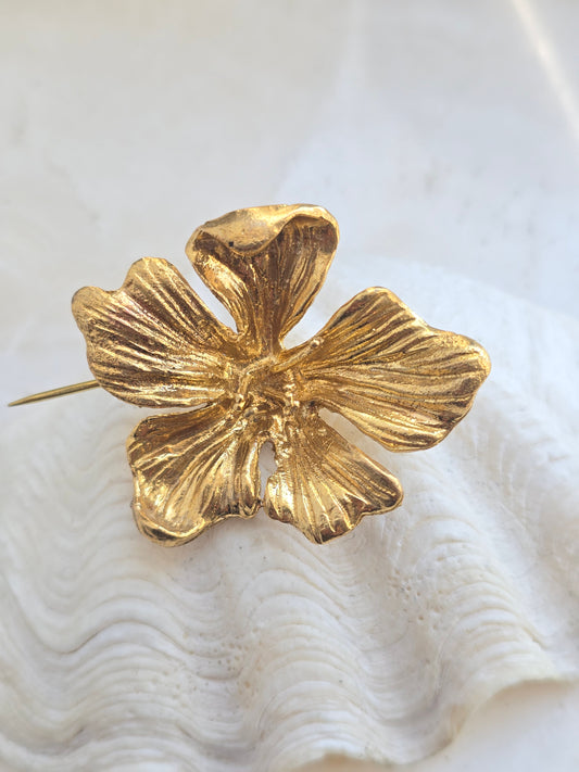 Žalvario spalvos sagė smeigtukas gėlė