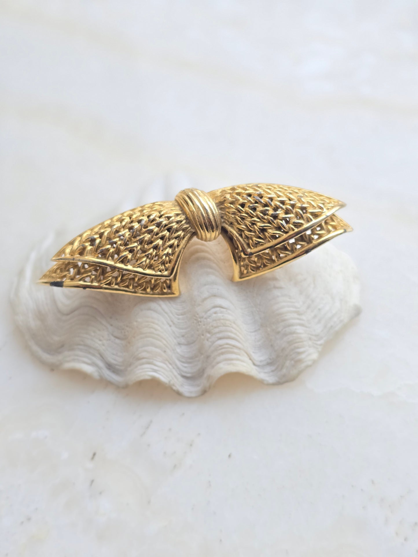 Vintažinė aukso spalvos sagė bantukas (Prancūzija)