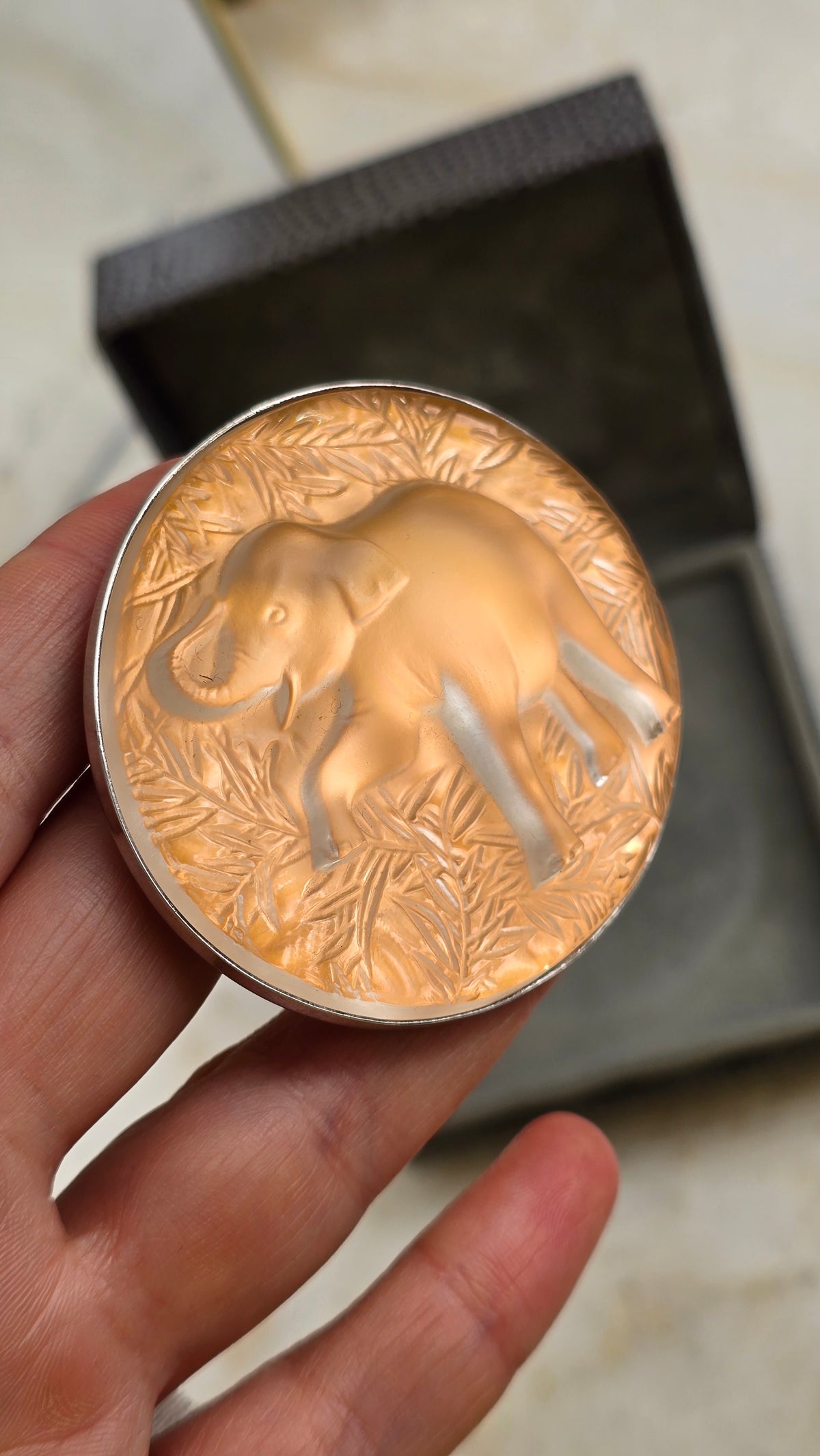 Vintažinė LALIQUE krištolo sagė dramblys originalioje dėžutėje