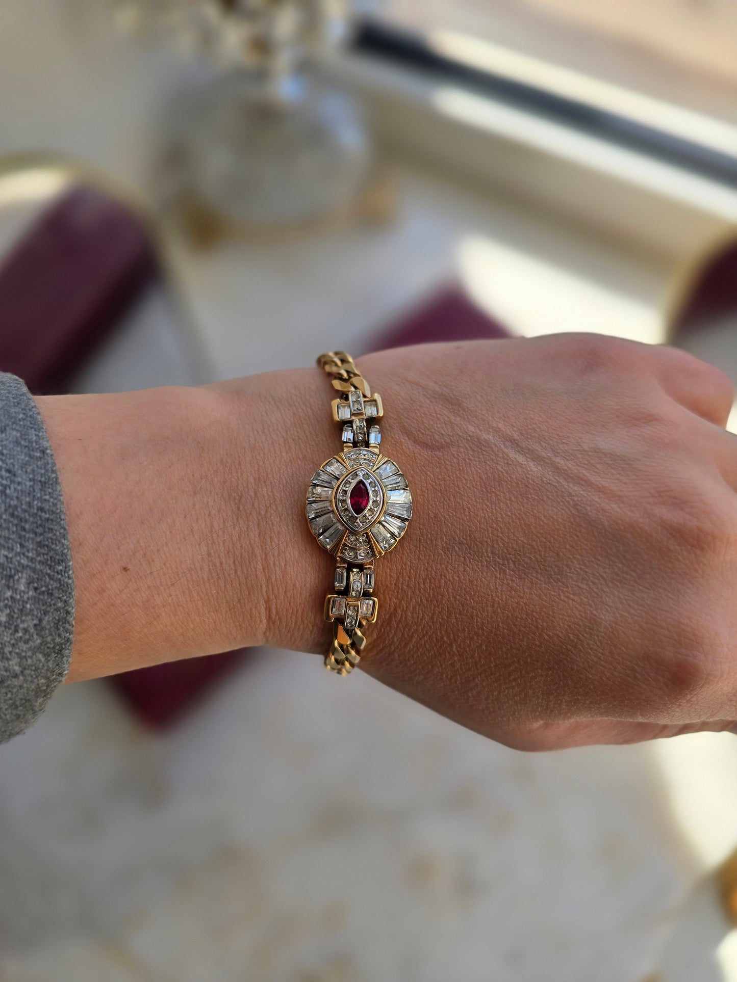 Vintažinė paauksuota NINA RICCI apyrankė