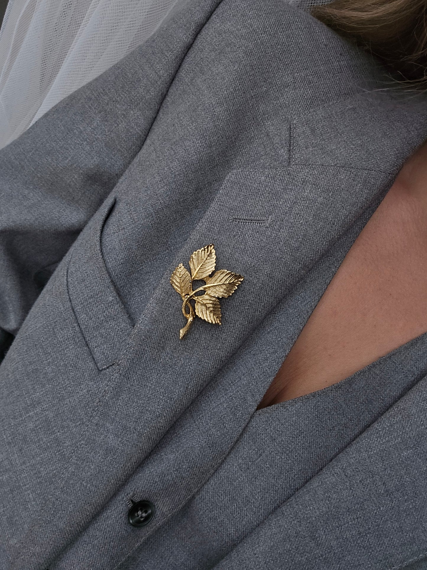 Vintažinė sagė lapelis