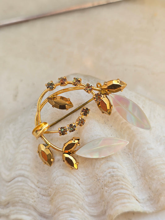 Vintažinė sagė su kriauklės perlamutru