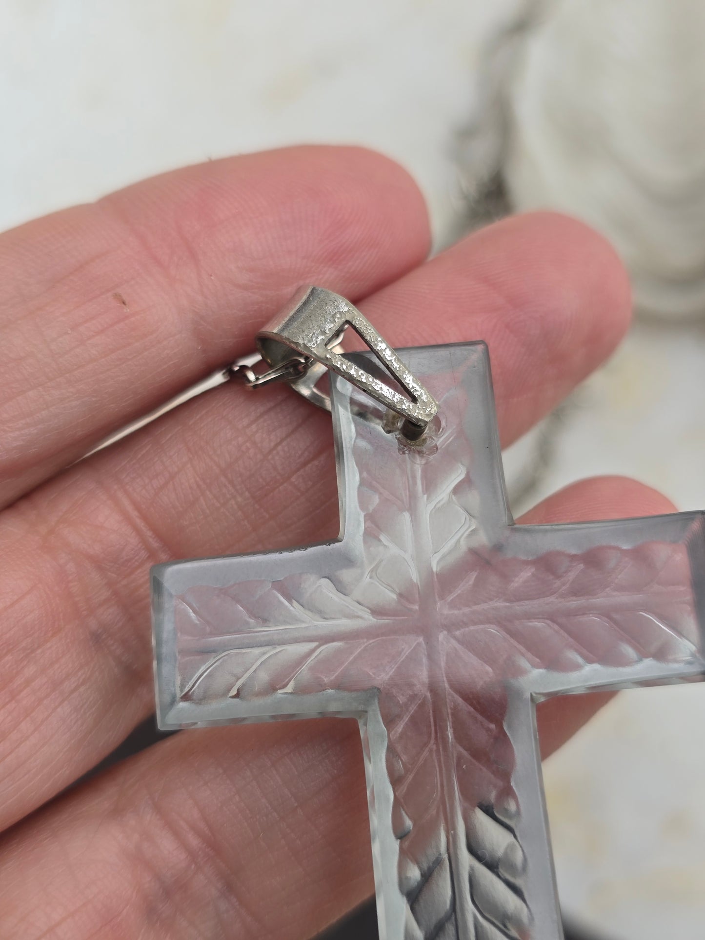 Vintažinis LALIQUE stiklo kryžius kaklo papuošalas