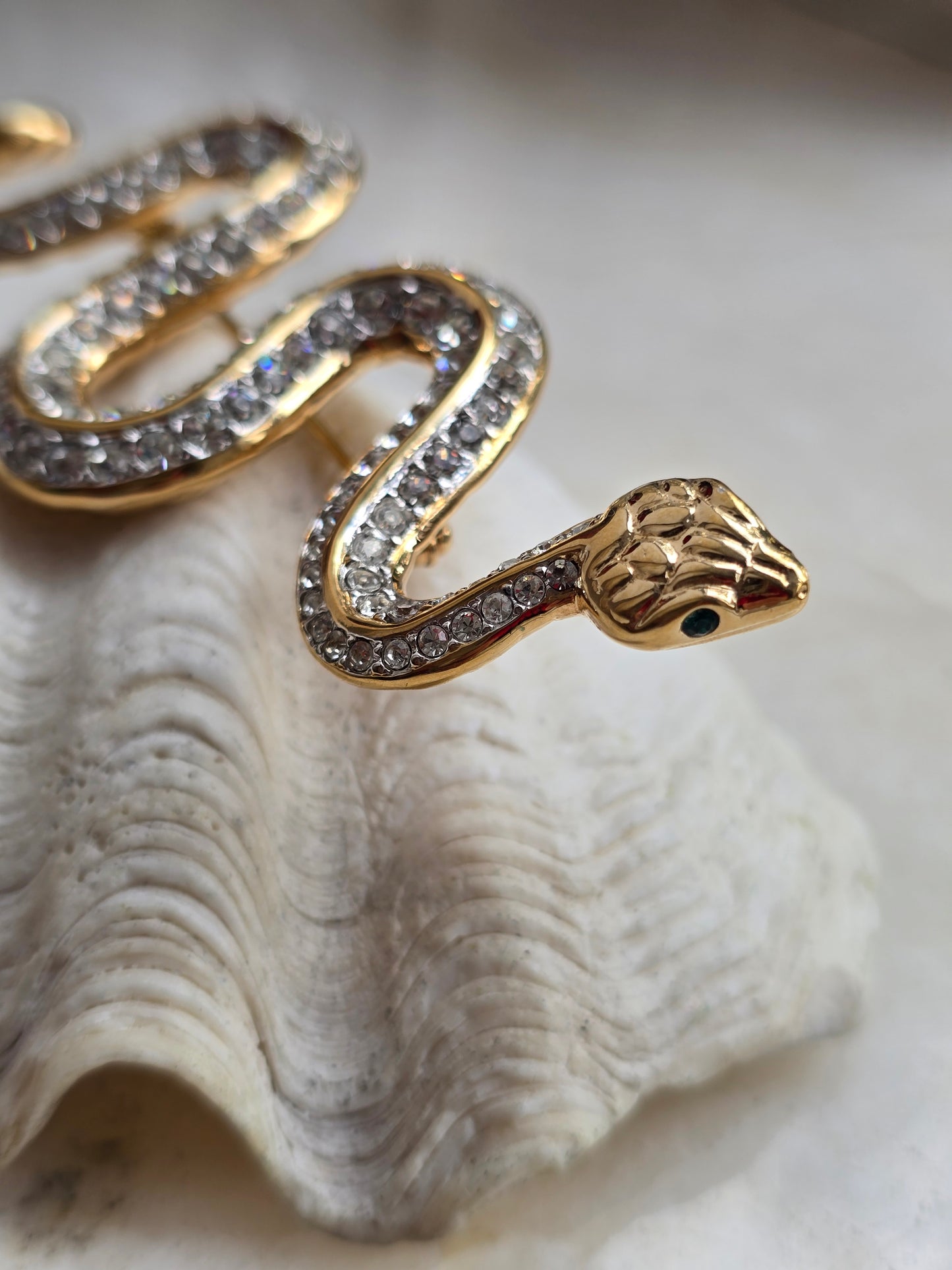 Paauksuota 22 auksu Swarovski Atelier sagė gyvatė