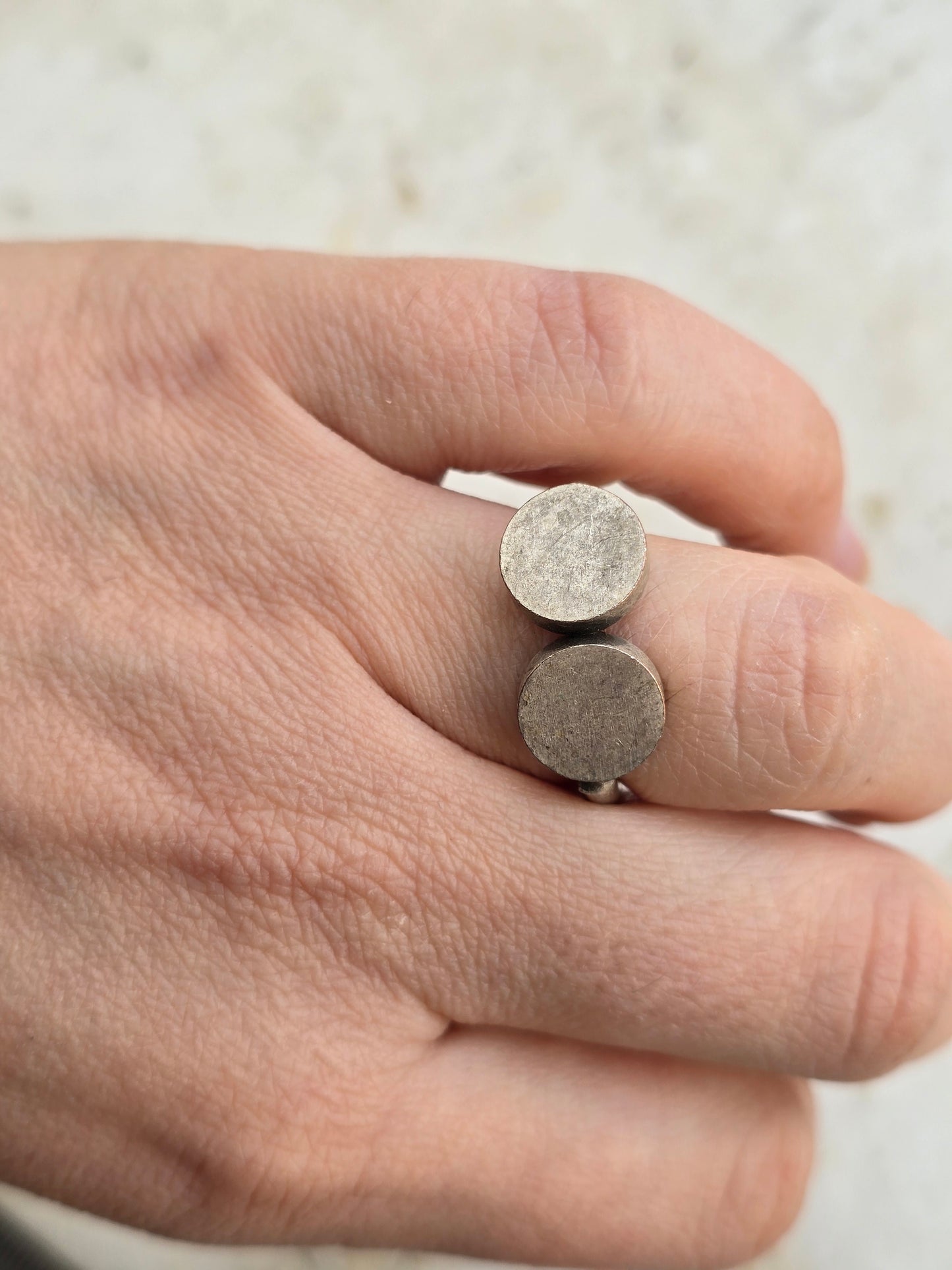 Matinio sidabro spalvos žiedas