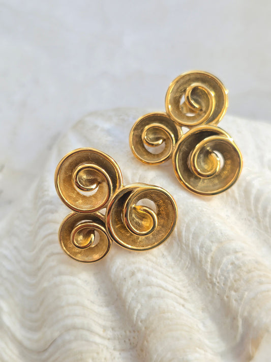 Aukso spalvos auskarai spiralės