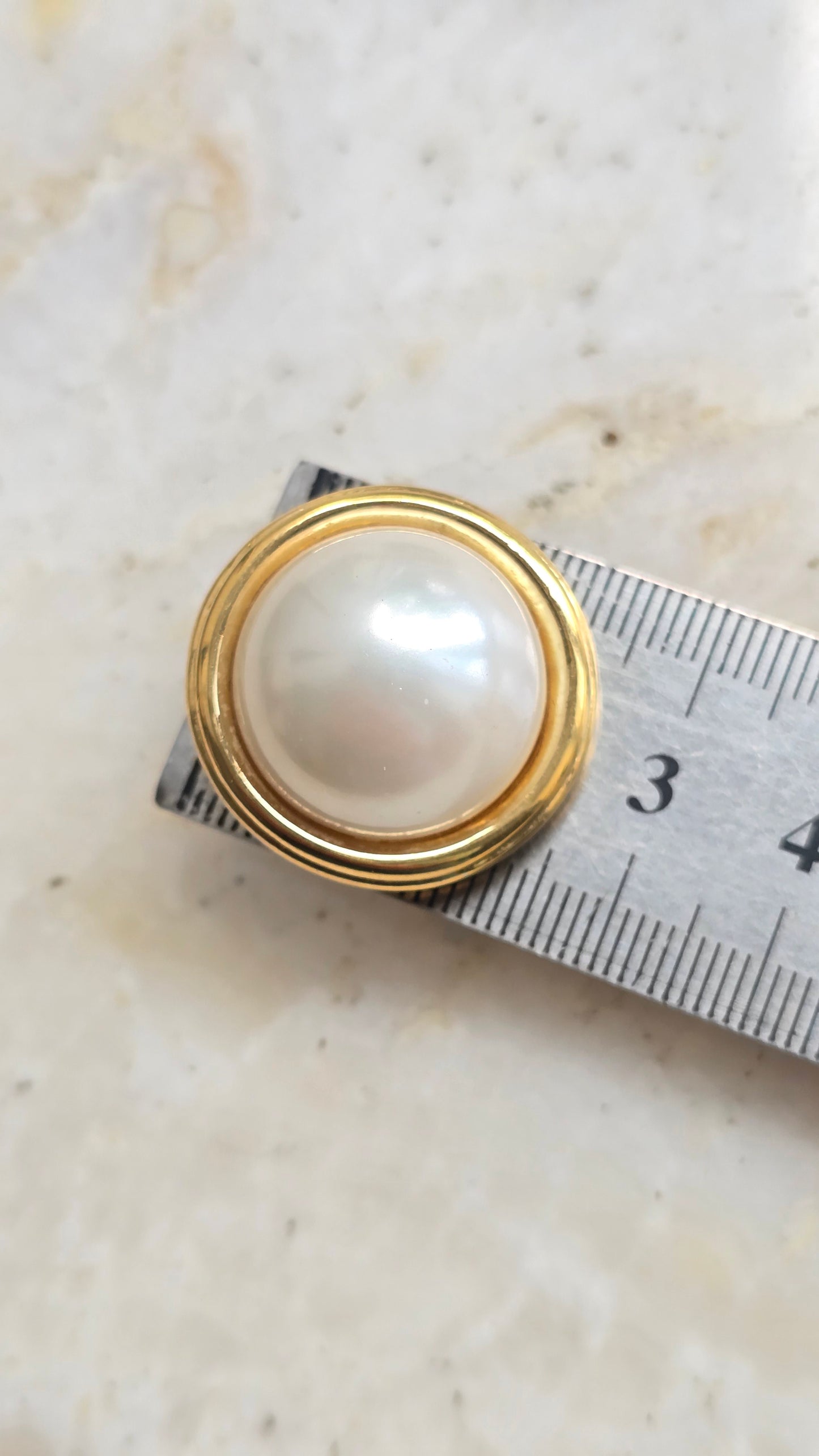 Vintažiniai VOGUE BIJOUX klipsai su stikliniais perlų kabošonais