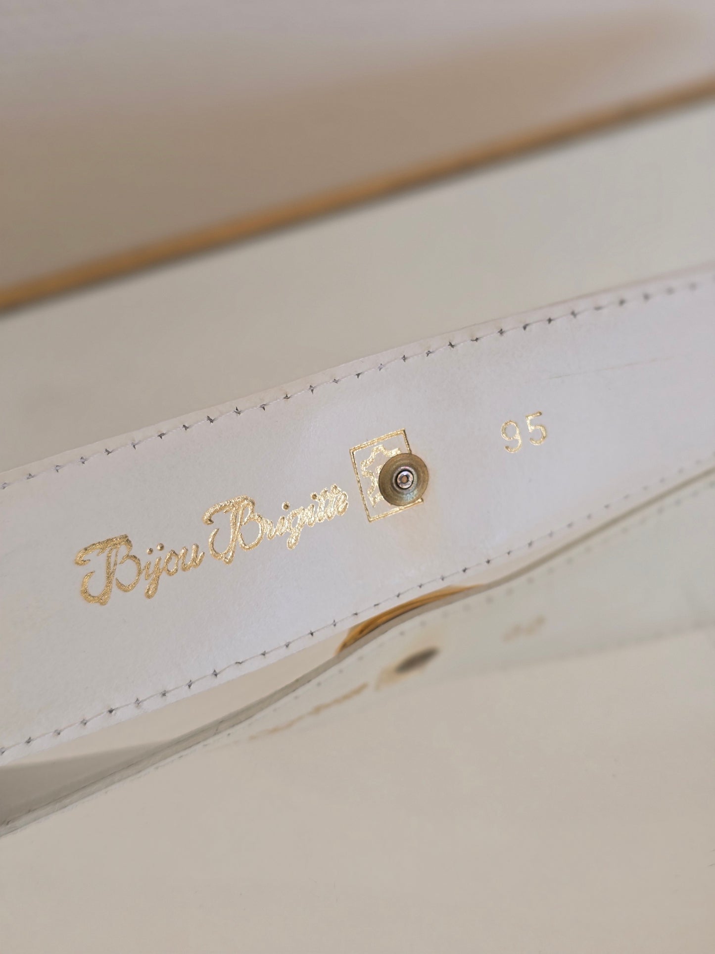 Vintažinis odinis diržas