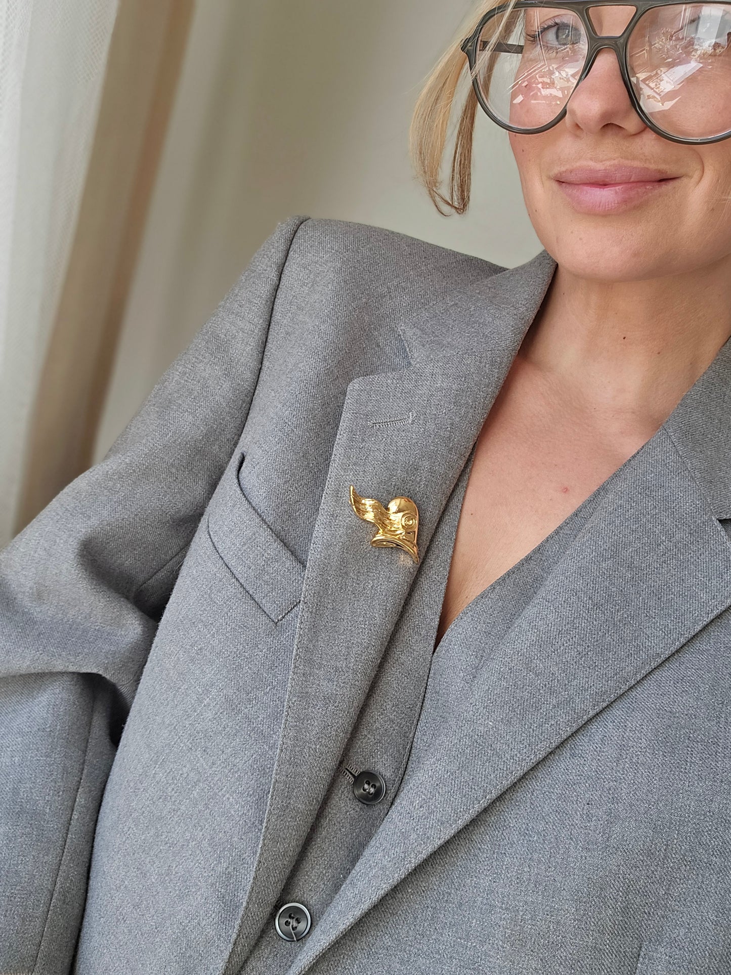 Vintažinė paauksuota NINA RICCI sagė Prancūzijos revoliucijos simbolis