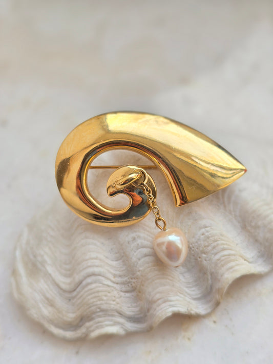 Vintažinė GIVENCHY aukso spalvos sagė su akriliniu perlu